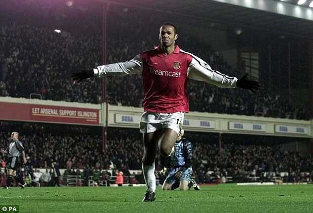 Thierry Henry kiếm được khoảng 680 nghìn Bảng/năm hồi những năm 2001