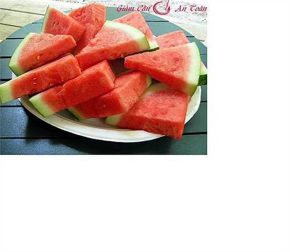 Dưa hấu: dưa đỏ là một loại trái cây giúp giảm cân hiệu quả và làm đẹp da. Vậy nên bạn không cần lo lắng tăng cân vì đã có dưa hấu hổ trợ tốt cho bạn.