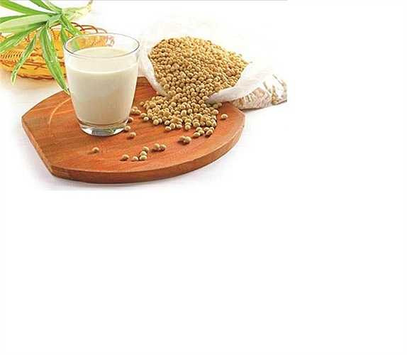 Đậu nành: ngoài chứa tinh bột, đậu nành còn chứa những hormone làm cho bạn cảm thấy no lâu. Bên cạnh đó, đậu nành có chứa chất xơ hòa tan làm giảm cholesterol và giúp cải thiện sức đề kháng insulin 