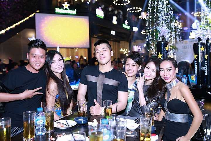 Sắp tới Thủy Top sẽ bay sang Pháp để chuẩn bị cho những kế hoạch mới của công ty và tận hưởng không khí lễ tình nhân tại đây