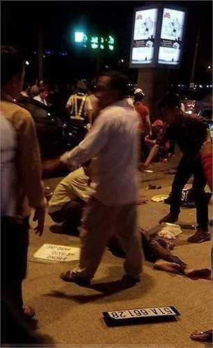 Sau đó, các nạn nhân nhanh chóng được đưa đi cấp cứu tại bệnh viện, bé gái khoảng 9 tháng tuổi là Võ Thiên Kim được đưa vào bệnh viện Nhi đồng.