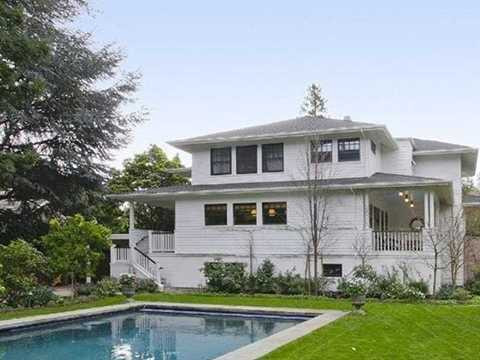 Tỷ phú Facebook dính vào kiện cáo đất đai