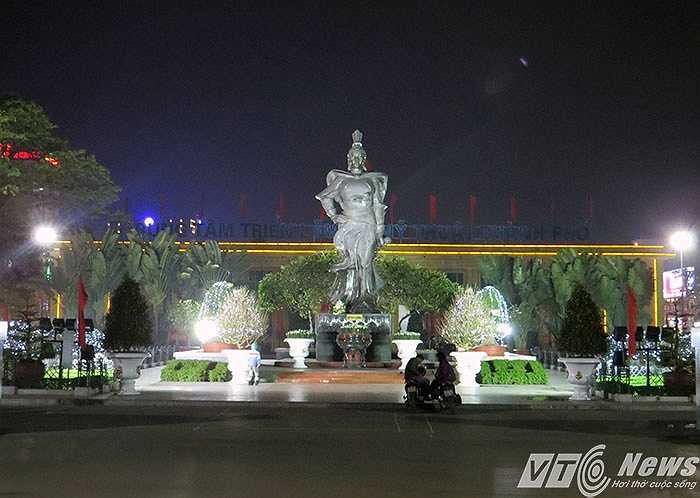 Khu vực tượng đài Nữ tướng Lê Chân