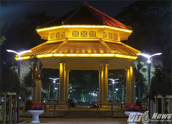 Nhà kèn - Điểm nhấn của dải vườn hoa trung tâm