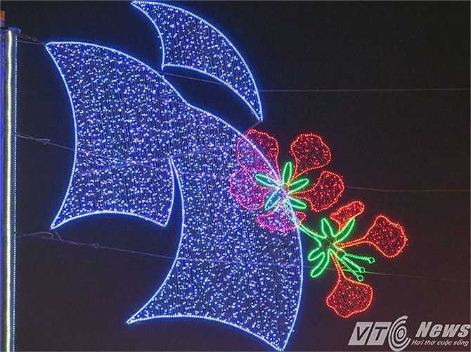 Sự phối màu đặc sắc và tinh tế nổi bât hình ảnh một thành phố Cảng sôi đông nhưng không kém phần dịu dàng, đậm đà bản sắc.