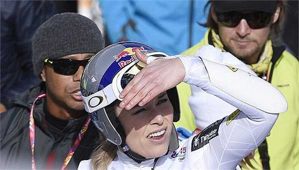 Tháng trước, tại giải World Cup trượt tuyết diễn ở ở Italy, tay golf kỳ cựu khiến bạn gái bất ngờ khi tới ủng hộ. 