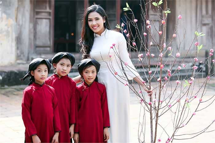 Đình An Thái thờ thần núi và các vị vua Hùng, ngày chính tiệc của đình vào mùng 1 tháng giêng, dân làng mở hội lớn, trong hội có tiến hành nghi lễ hát thờ (tục gọi là hát Xoan). Đây là một lễ thức rất quan trọng và độc đáo không chỉ của làng An Thái mà có ở rất nhiều làng quê trên vùng đất trung du Phú Thọ.