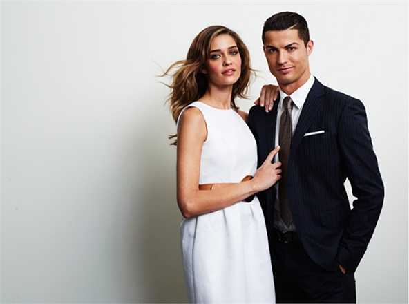 Ronaldo không ngại tạo dáng cùng Ana Beatriz Barros, siêu mẫu hàng đầu tại Brazil