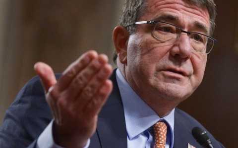 Ông Ashton Carter