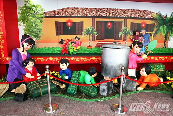 Quây quần bên nồi bánh chưng, trò chuyện thâu đêm là một hình thức sum vầy, đoàn viên trong chuỗi nhưng ngày Tết. (Ảnh: Quang Minh)