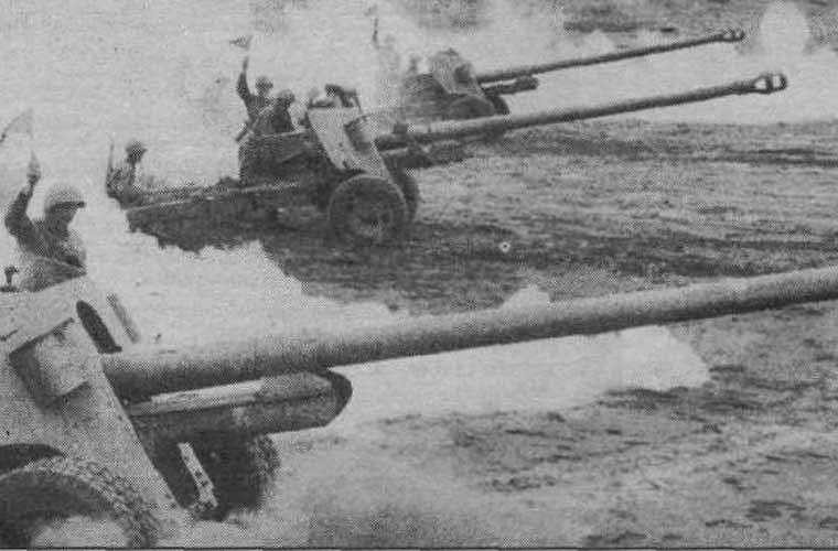 Sau CTTG 2, pháo chống tăng BS-3 100mm tiếp tục được Hồng quân Liên xô sử dụng rộng rãi, đồng thời chuyển giao cho nhiều nước khác, trong đó có Việt Nam. Hiện nay, vẫn còn số lượng lớn BS-3 còn tồn tại trong lực lượng vũ trang một số nước Đông Âu, thuộc Liên Xô (cũ). Gần đây, đã có bằng chứng hình ảnh cho thấy BS-3 được quân ly khai, quân đội Ukraine sử dụng.