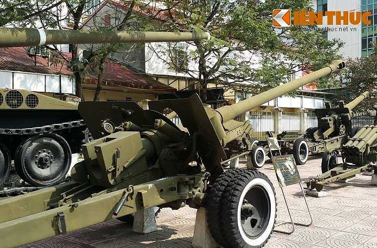 Pháo chống tăng BS-3 100mm (hay còn gọi là pháo chiến trường 100m M1944) có trọng lượng tổng thể 3,65 tấn, chiều dài tổng thể 5,96m. Trong ảnh là khẩu pháo chống tăng BS-3 100mm được trưng bày tại Bảo tàng Pháo binh Việt Nam.