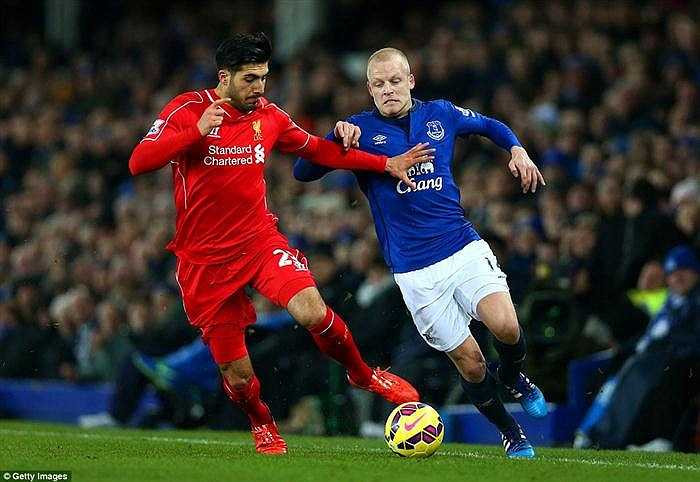 Erme Can (áo đỏ) đã có trận đấu khá tốt. 