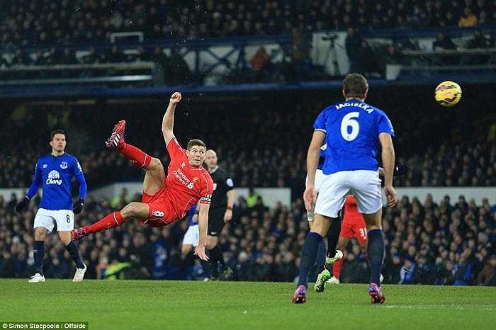 Sang hiệp 2, đã có khá nhiều tình huống đáng chú ý được tạo ra về phía khung thành hai đội. Daniel Sturridge (Liverpool) và Aaron Lennon (Everton) đều được tung vào sân nhằm giải quyết thế bế tắc của trận đấu nhưng sự kín kẽ của hàng phòng ngự hai bên đã khiến cho trận đấu kết thúc với tỷ số hòa không bàn thắng.