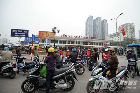 Hà Nội: Người dân bắt đầu đổ dồn về bến xe những ngày cận tết