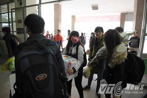 Hà Nội: Người dân bắt đầu đổ dồn về bến xe những ngày cận tết