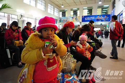 Hà Nội: Người dân bắt đầu đổ dồn về bến xe những ngày cận tết