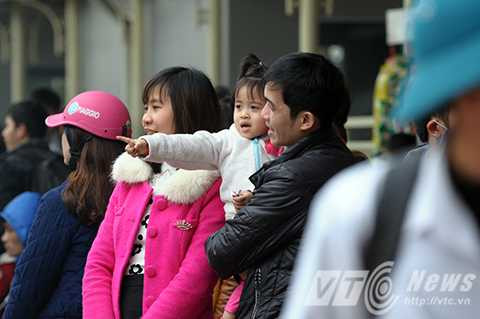 Hà Nội: Người dân bắt đầu đổ dồn về bến xe những ngày cận tết