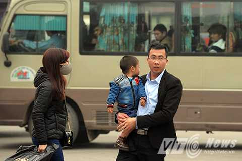 Hà Nội: Người dân bắt đầu đổ dồn về bến xe những ngày cận tết