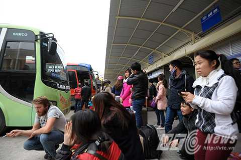 Hà Nội: Người dân bắt đầu đổ dồn về bến xe những ngày cận tết