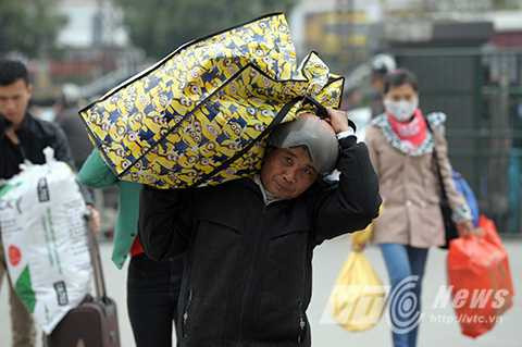 Hà Nội: Người dân bắt đầu đổ dồn về bến xe những ngày cận tết