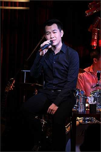 Ca khúc vừa kết thúc cũng là lúc đồng hồ điểm tiếng chuông cuối ngày, kết thúc đêm nhạc kéo dài gần 3h đồng hồ - bắt đầu từ lúc 21với gần 30 ca khúc chia đều cho hai ca sỹ. 