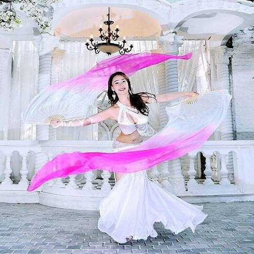 'Hồi nhỏ Dư Ngân rất thích phong tục lì xì trong những ngày Tết đến xuân về và tới tận bây giờ đây, khi mà Ngân trưởng thành nhưng bản thân Ngân vẫn rất thích phong tục này, được lì xì mà phong tục này còn thể hiện cho một năm mới với nhiều niềm vui mới, tài lộc mới, đầy đủ, sung túc, an khang'.