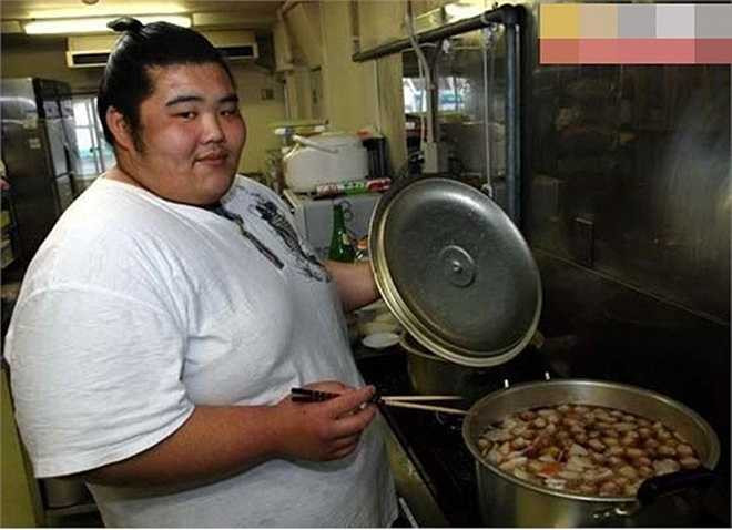 Sumo là một môn thể thao truyền thống được yêu thích và trở thành biểu tượng của Nhật Bản.