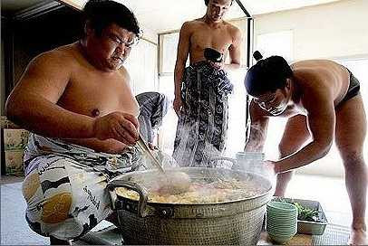 Thời gian tập luyện mỗi ngày của các võ sinh bắt đầu từ 5 giờ sáng tới 11 giờ trưa, sau đó họ mới ăn bữa sáng. 