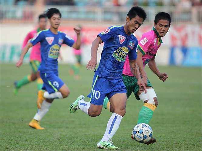 Hoàng Thiên chơi nỗ lực và chứng tỏ vai trò đàn anh ở HAGL