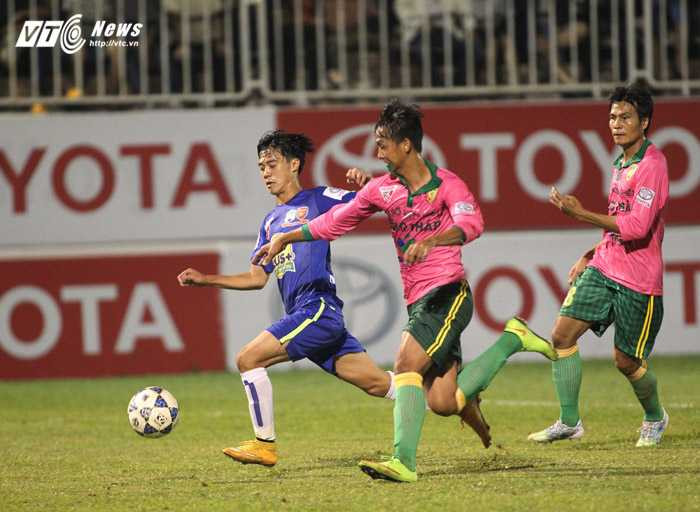 Văn Toàn chơi rất năng nổ