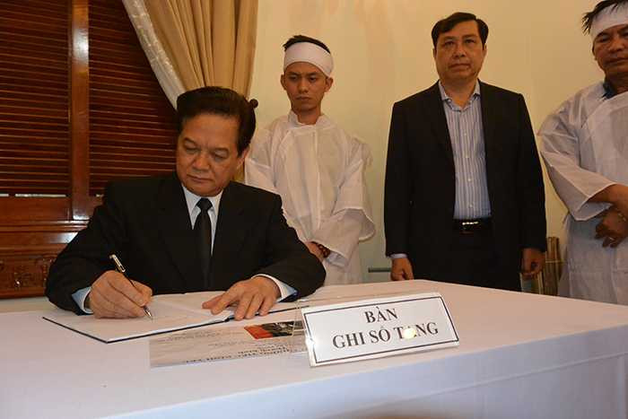 Thủ tướng Nguyễn Tấn Dũng thương tiếc tiễn biệt ông Nguyễn Bá Thanh