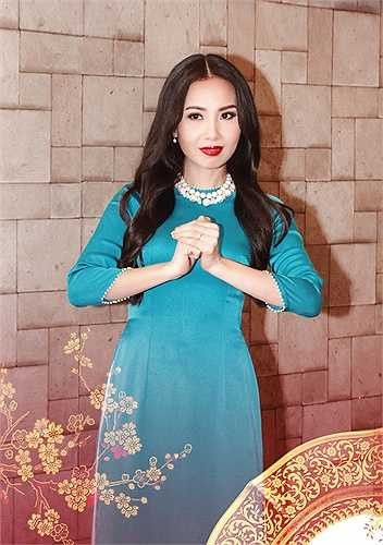 Cẩm Ly và học trò tại The Voice Kids mùa thứ 2 Nguyễn Thiện Nhân thực hiện bộ ảnh để gửi tặng đến các khán giả đã yêu mến và ủng hộ mình trong thời gian qua.