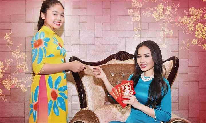 Năm vừa qua là quãng thời gian đáng nhớ đối với cả hai cô trò. Với Cẩm Ly, cô lần đầu tham gia một chương trình truyền hình thực tế với cương vị huấn luyện viên tại cuộc thi Giọng hát Việt nhí mùa thứ 2.