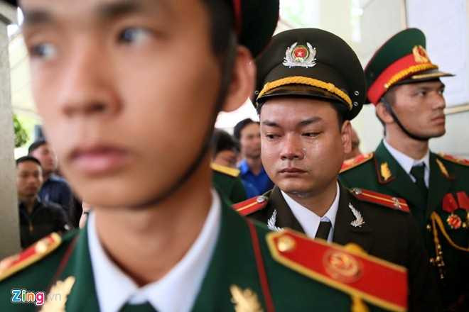 Dòng người nghẹn ngào trong lễ truy điệu ông Nguyễn Bá Thanh