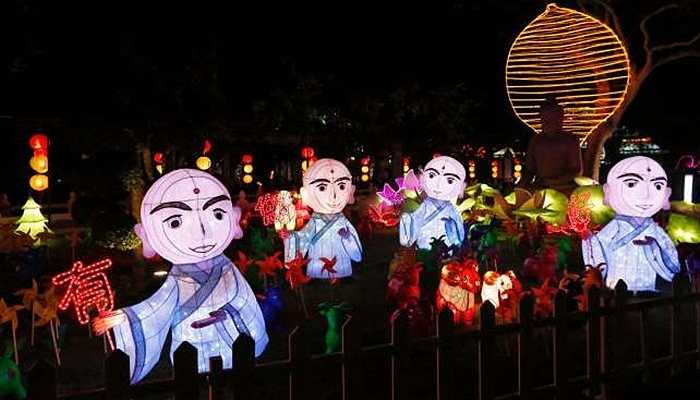 Đèn trang trí tại khu vực đền Fo Guang Shan Dong Zen ở vùng ngoại ô Kuala Lumpur, Malaysia