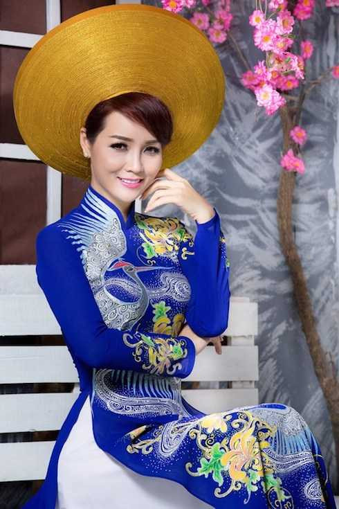 mai thu huyền áo dài