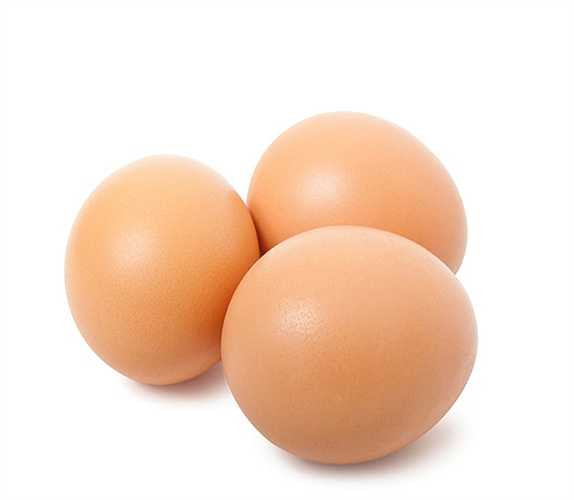 Mặt nạ bột ngô với lòng trắng trứng một quả: trộn đều và thoa lên mặt để 5 phút cho khô sau đó rửa sạch