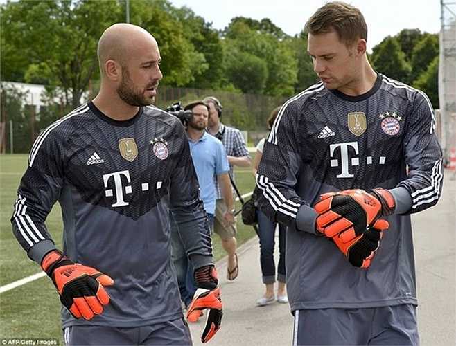 Không được đăng ký thi đấu vòng bảng nhưng Pepe Reina đã được Pep Guardiola tin tưởng trong giai đoạn khốc liệt nhất của mùa giải