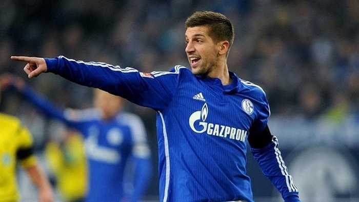 Chuyển sang Schalke 04, Matija Nastasic lập tức có cơ hội thử sức ở đấu trường Champions League, điều Man City không thể cho anh do lệnh cấm giới hạn cầu thủ vì vi phạm luật công bằng tài chính