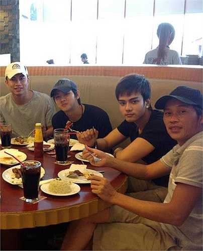 Mùa phim Tết, phim nào có Hoài Linh, phim đó cháy vé. Hoài Linh mang lại khái niệm đầy đủ nhất về hai chữ 'Ngôi sao'