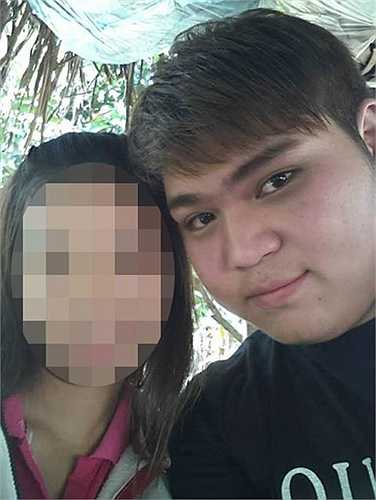 Hoài Linh sở hữu một lượng fan khổng lồ không có đối thủ ở Việt Nam. Các bầu show phải theo đuôi ông để có được chữ ký bạc triệu vào hợp đồng.