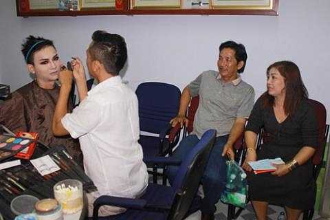 Vì thế, ông trùm vẫn vững ghế trong đế chế showbiz Việt.