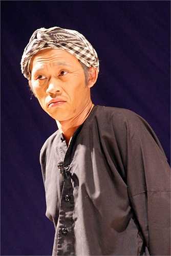 Nhưng chẳng được bao lâu, Hoài Linh sang Mỹ theo diện đoàn tụ với gia đình. Lại đi bồi bàn, rửa bát, làm thợ lò mổ. Cho đến khi chuyên nghiệp hơn là dẫn chương trình đám cưới, và cũng khá đắt show.