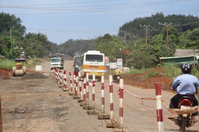 Rút ngắn nghỉ Tết để thi công nhanh quốc lộ 14