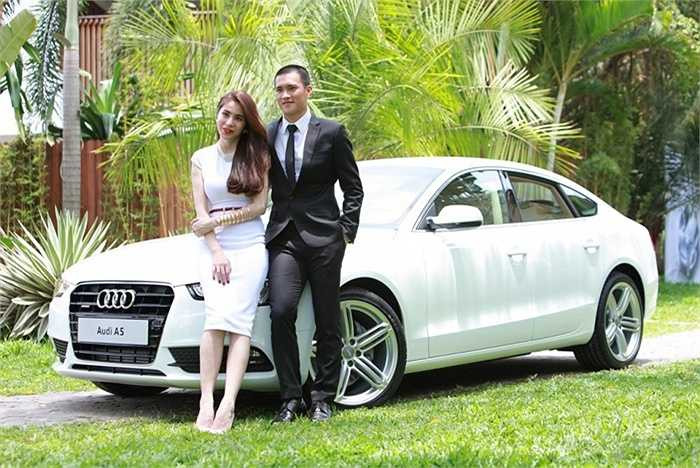 Đặc biệt, tiền đạo xứ Nghệ cùng vợ là ca sĩ Thủy Tiên được hãng xe sang Audi chọn làm đại sứ thương hiệu