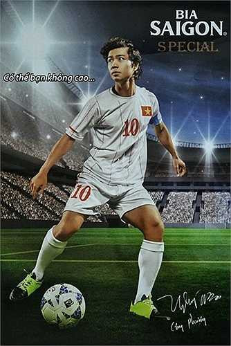 Tấm poster in hình Công Phượng cùng trang phục của ĐTQG