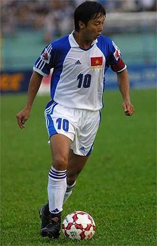 Người cùng lứa với Hồng Sơn, tiền đạo Lê Huỳnh Đức cũng từng đóng quảng cáo cho hãng xe máy Lifan