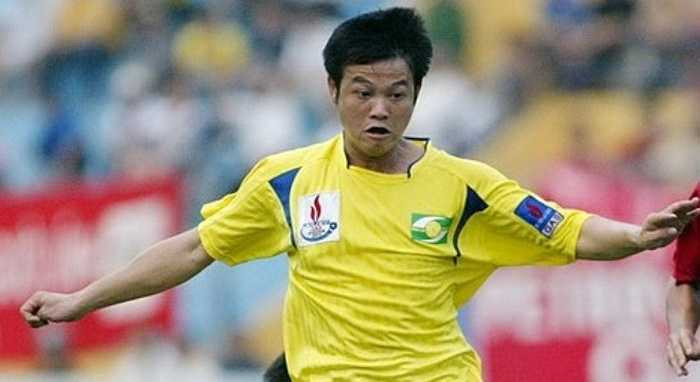 Ngoài ra, 'thằng béo' còn ký hợp đồng quảng cáo với một hãng điện tử trị giá 13.000 USD, trong đó đó có 10.000 USD tiền mặt