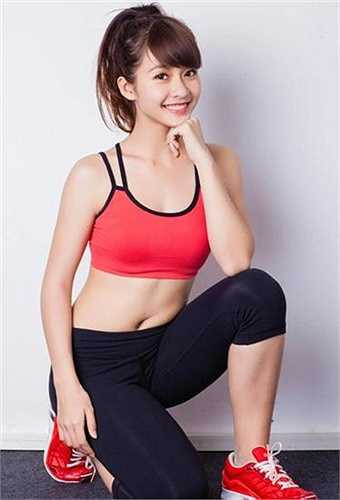 'Chị Á Hân là một người bạn thật sự rất tuyệt vời. Tuy lớn tuổi hơn Ngân nhưng hai chị em nói chuyện rất ăn ý. Mỗi lần có gì chuyện gì buồn là rủ nhau đi chơi, đi ăn uống rồi tâm sự với nhau.